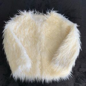 Cat and Jack Girls faux fur coat size S(6/6x)